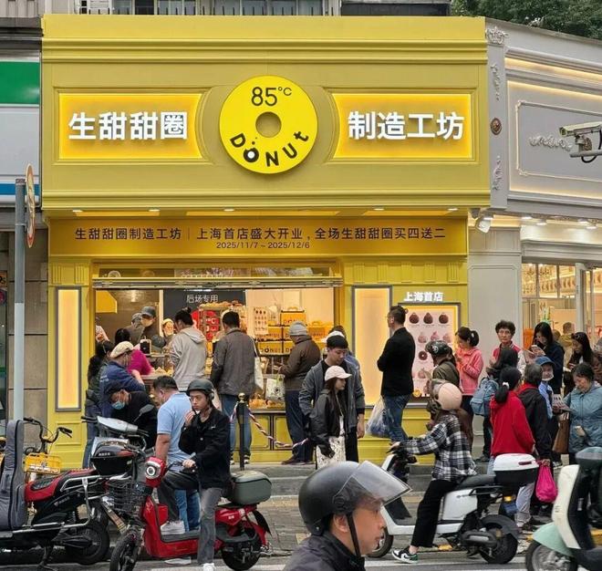 啡；霸王茶姬创始人举办婚礼；虎坊桥、海底捞等新店开业PG电子游戏麻将胡了每周一看 瑞幸咖啡考虑竞购蓝瓶咖(图7)